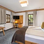 Natur-&auszeithotel Hüttenwirt 4* Hüttschlag