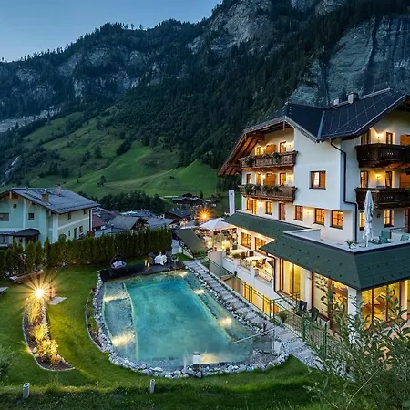 Naturhotel Huettenwirt Im Grossarltal Szálloda 4*