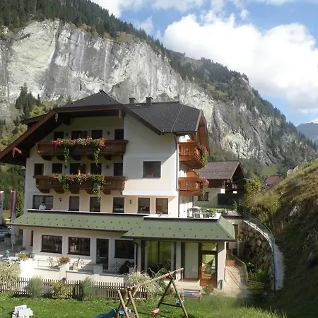 Naturhotel Huettenwirt In Middle Of Nature Hotel Hüttschlag