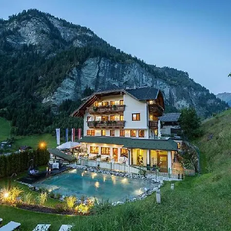 Naturhotel Huettenwirt In Middle Of Nature Huttschlag