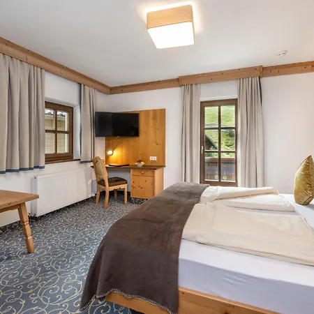 Naturhotel Huettenwirt In Middle Of Nature 4* Huttschlag