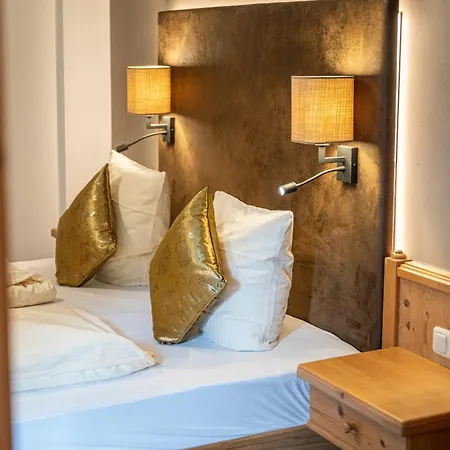 فندق Naturhotel Huettenwirt Im Grossarltal Hüttschlag