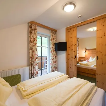 Naturhotel Huettenwirt Im Grossarltal فندق Hüttschlag